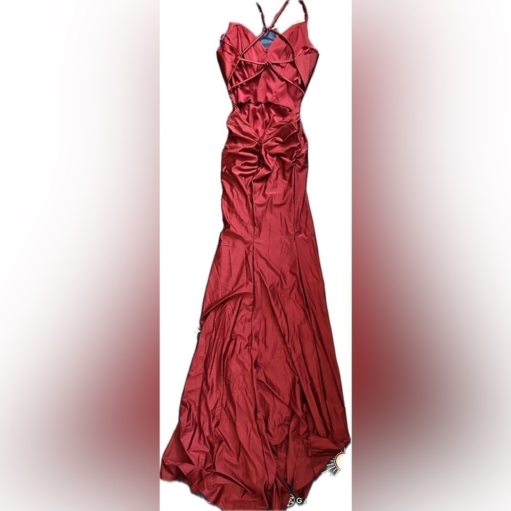 La femme crisscross gown with ruching size 00